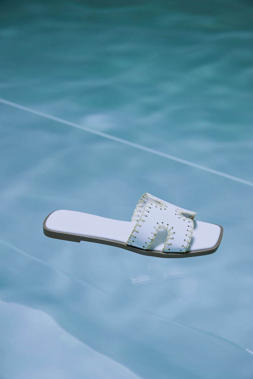 Joele Flat Sandals - White