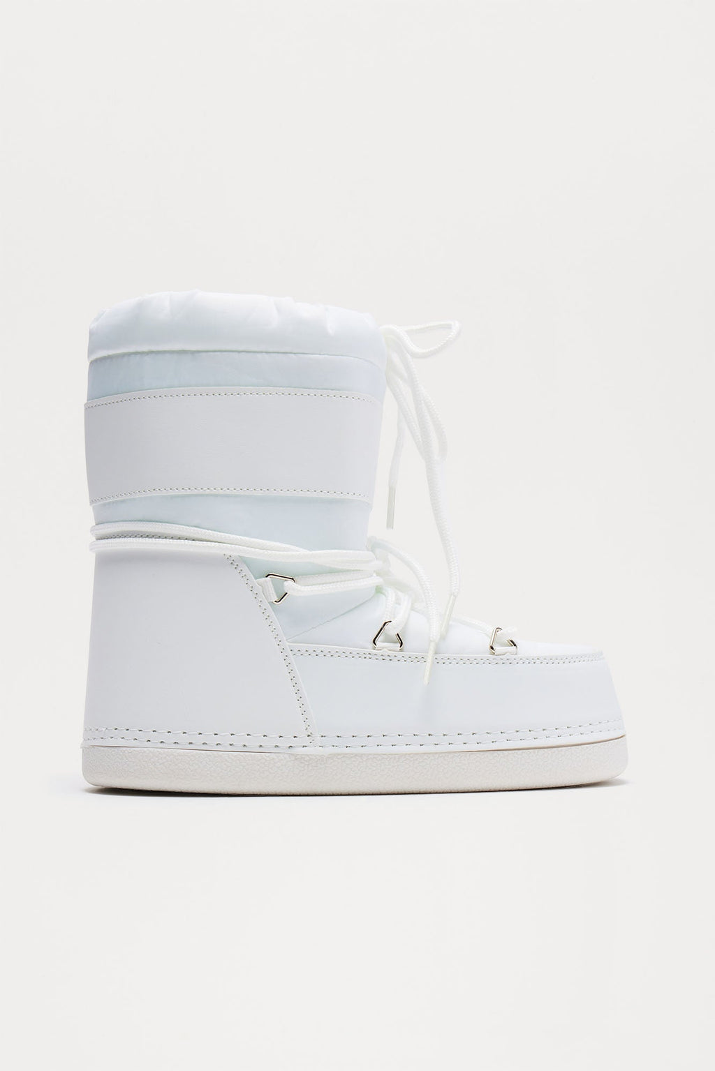 Arrowhead Flat Snow Boots - White